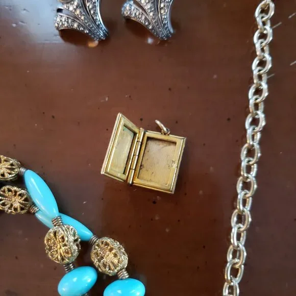 8 piece Bohemian Costume jewelry lot necklace earrings locket bracelet - Picture 4 of 11